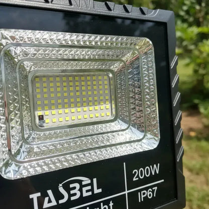 Reflector Solar Led 200w Tasbel Para Exterior Con Control Remoto Negro Blanco Frío