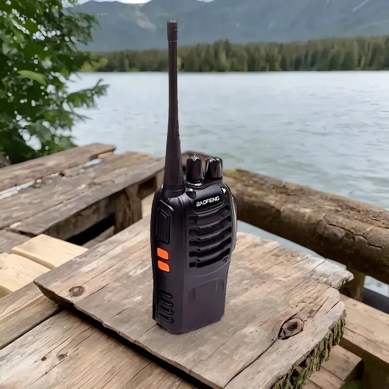 Walkie-talkie Baofeng Bf-888s Recargable Con Linterna Para Seguridad Y Eventos Negro 400-470 Mhz